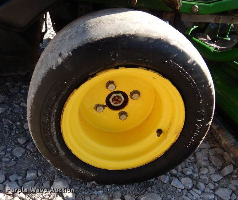 image for item LC9382 2007 John Deere 2500E Hybrid  greens mower