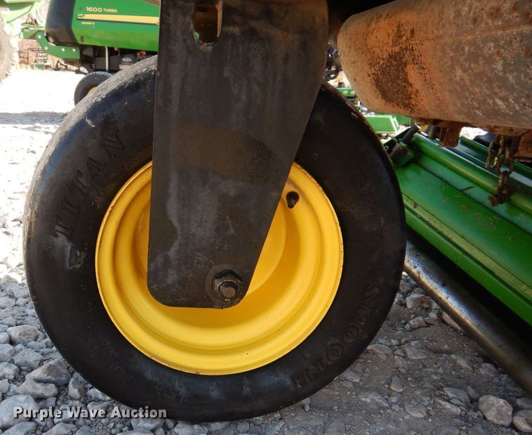 image for item LC9382 2007 John Deere 2500E Hybrid  greens mower