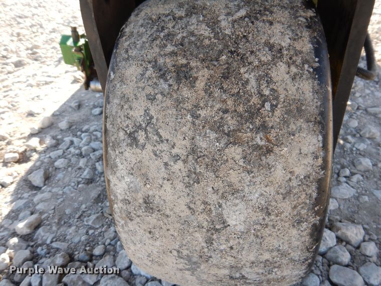 image for item LC9382 2007 John Deere 2500E Hybrid  greens mower