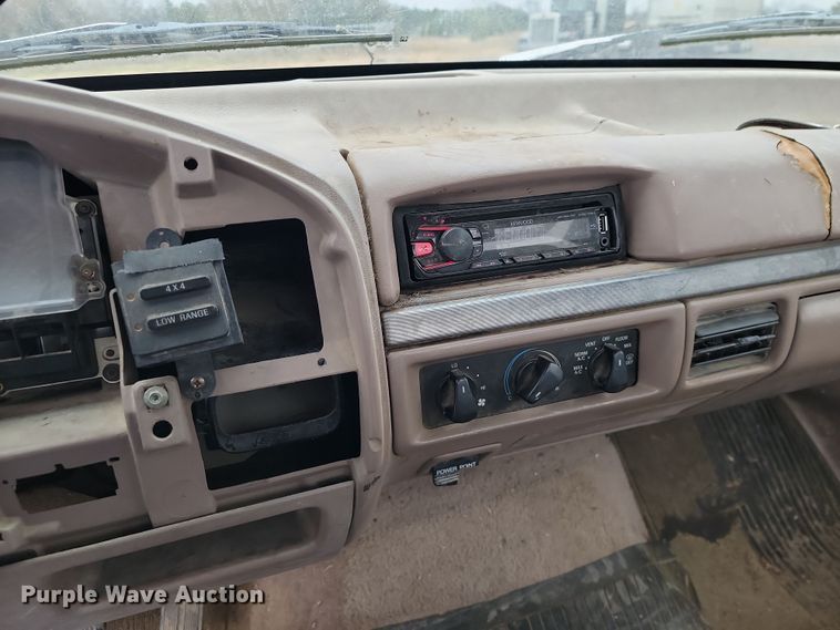 image for item LD9066 1995 Ford F150  pickup truck