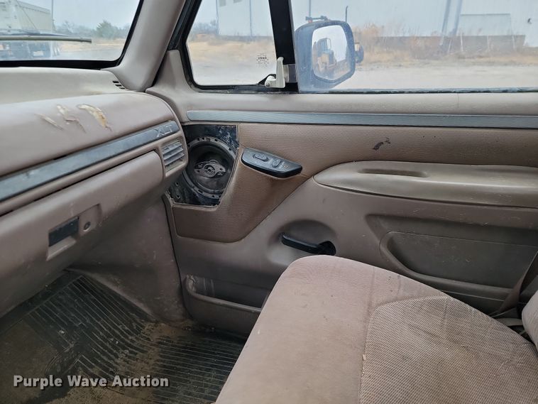 image for item LD9066 1995 Ford F150  pickup truck