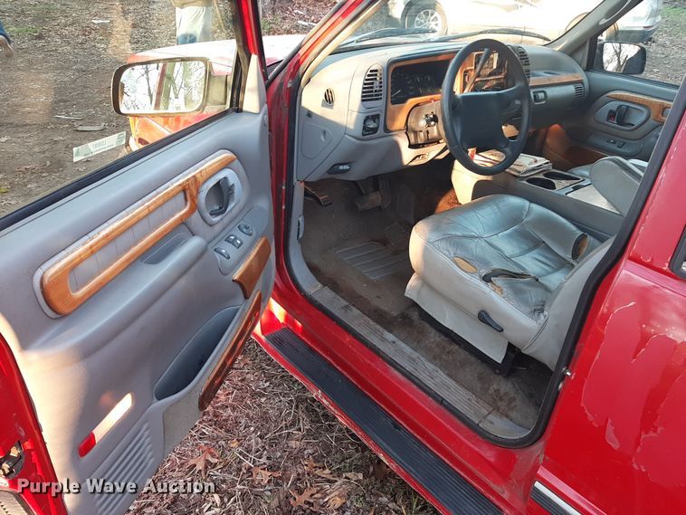 image for item LD9087 1996 Chevrolet C1500  Ext. Cab pickup truck
