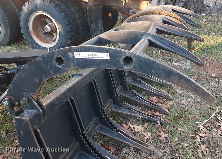 image for item LD9092 72" W skid steer grapple