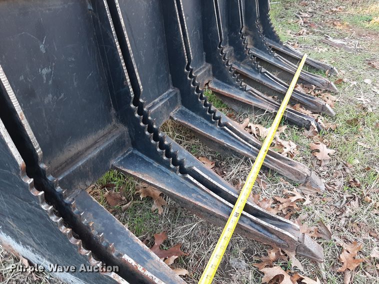 image for item LD9092 72" W skid steer grapple