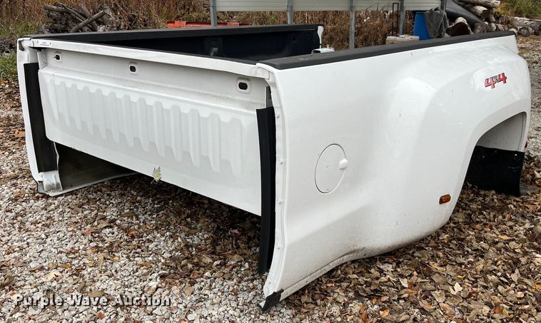 image for item LD9874 2018 Chevrolet Silverado 3500  Truck bed