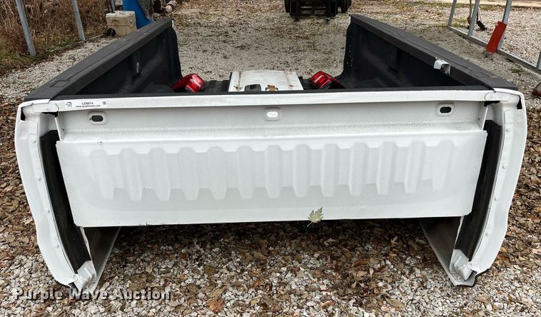image for item LD9874 2018 Chevrolet Silverado 3500  Truck bed
