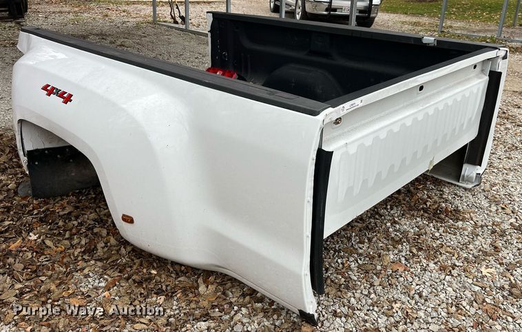 image for item LD9874 2018 Chevrolet Silverado 3500  Truck bed