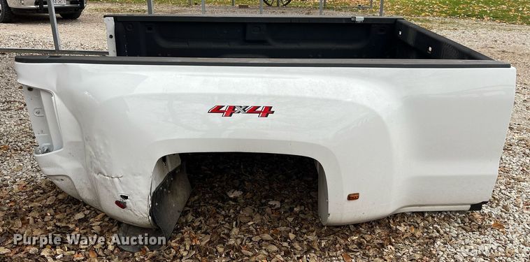 image for item LD9874 2018 Chevrolet Silverado 3500  Truck bed