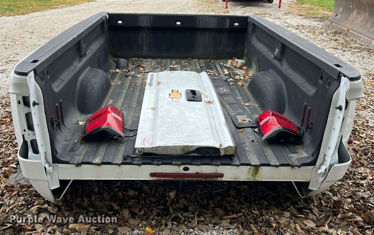 image for item LD9874 2018 Chevrolet Silverado 3500  Truck bed