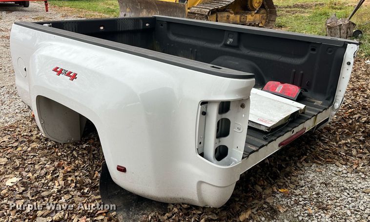 image for item LD9874 2018 Chevrolet Silverado 3500  Truck bed