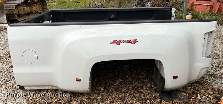 image for item LD9874 2018 Chevrolet Silverado 3500  Truck bed