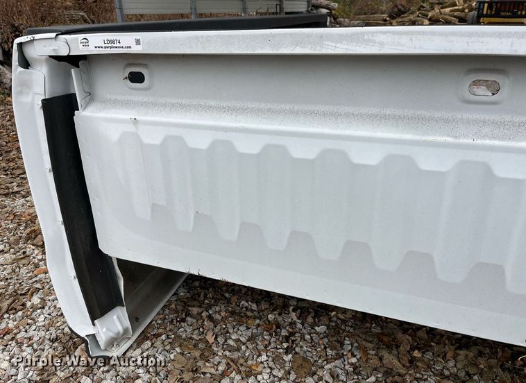 image for item LD9874 2018 Chevrolet Silverado 3500  Truck bed