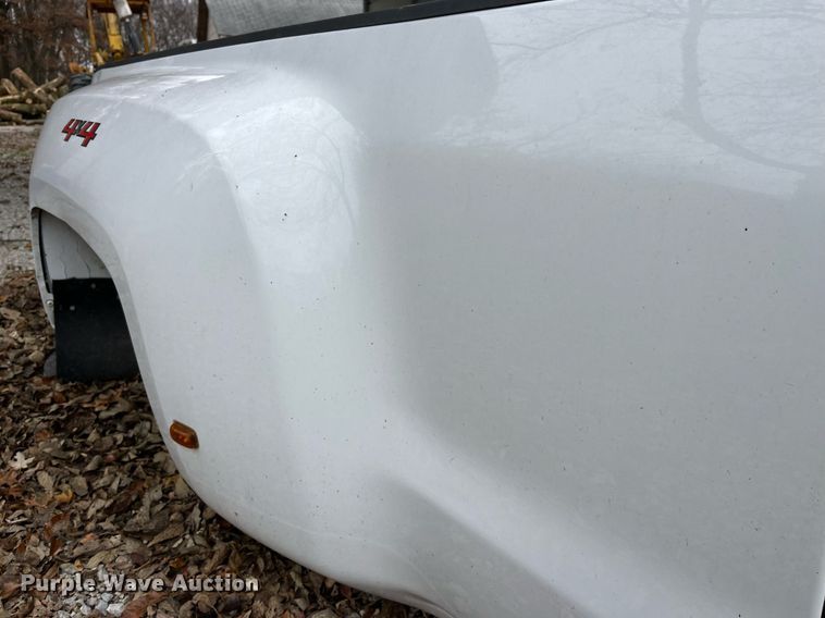 image for item LD9874 2018 Chevrolet Silverado 3500  Truck bed