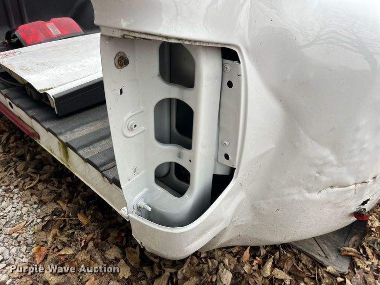 image for item LD9874 2018 Chevrolet Silverado 3500  Truck bed