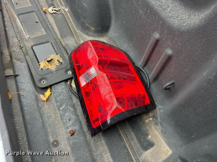 image for item LD9874 2018 Chevrolet Silverado 3500  Truck bed