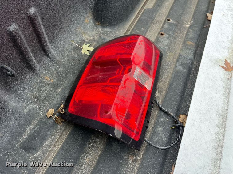 image for item LD9874 2018 Chevrolet Silverado 3500  Truck bed