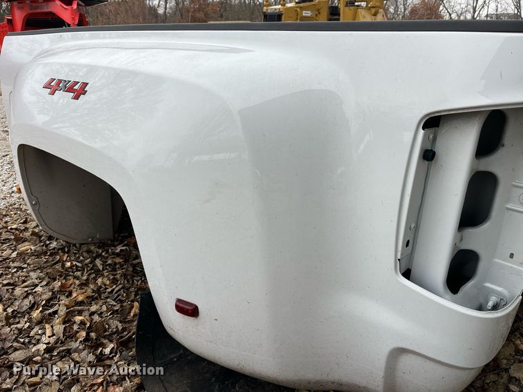 image for item LD9874 2018 Chevrolet Silverado 3500  Truck bed