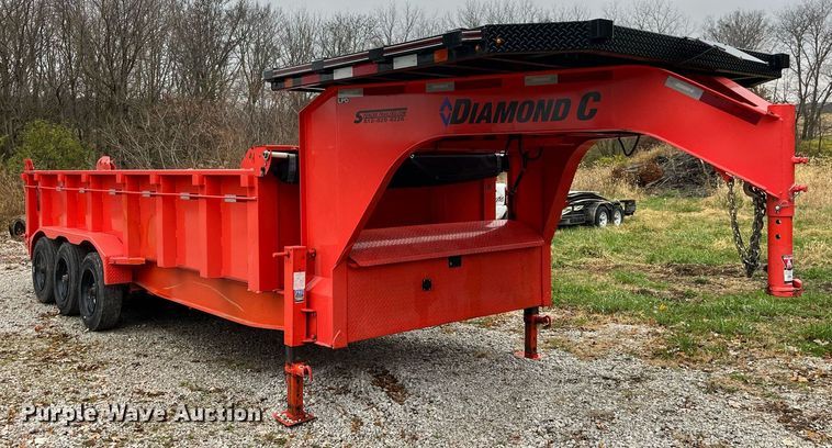 image for item LD9876 2021 Road Clipper 46UFU2034M1237893  dump trailer