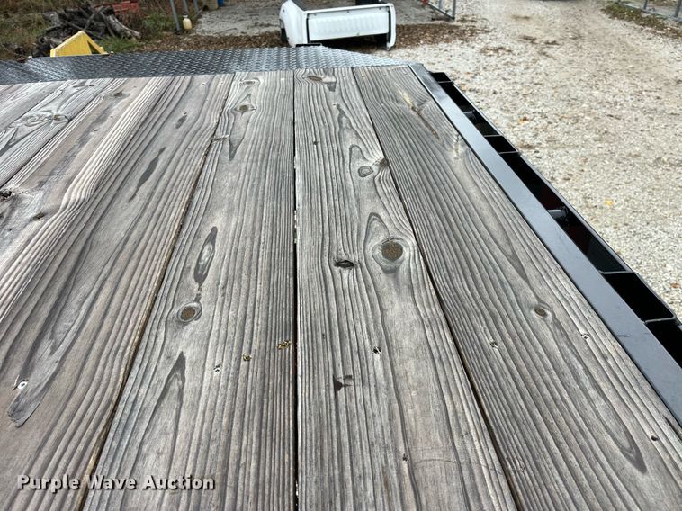 image for item LD9876 2021 Road Clipper 46UFU2034M1237893  dump trailer