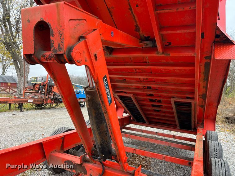 image for item LD9876 2021 Road Clipper 46UFU2034M1237893  dump trailer