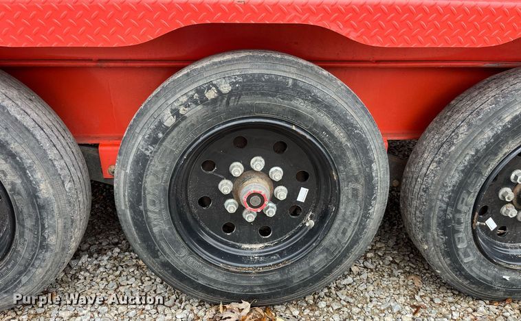 image for item LD9876 2021 Road Clipper 46UFU2034M1237893  dump trailer