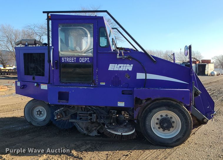 image for item LJ9392 2003 Elgin Series P  street sweeper