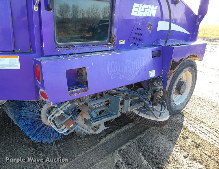 image for item LJ9392 2003 Elgin Series P  street sweeper