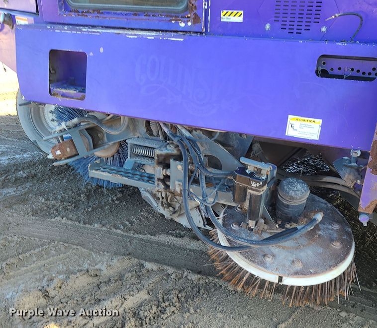 image for item LJ9392 2003 Elgin Series P  street sweeper