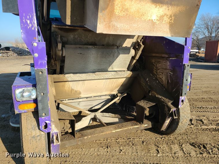 image for item LJ9392 2003 Elgin Series P  street sweeper