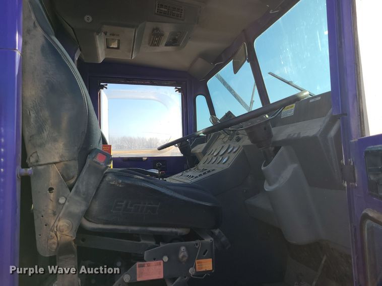 image for item LJ9392 2003 Elgin Series P  street sweeper