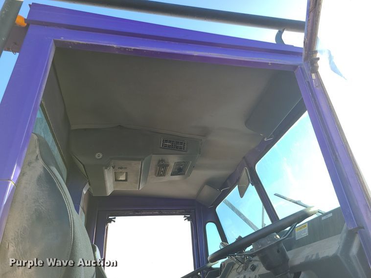 image for item LJ9392 2003 Elgin Series P  street sweeper