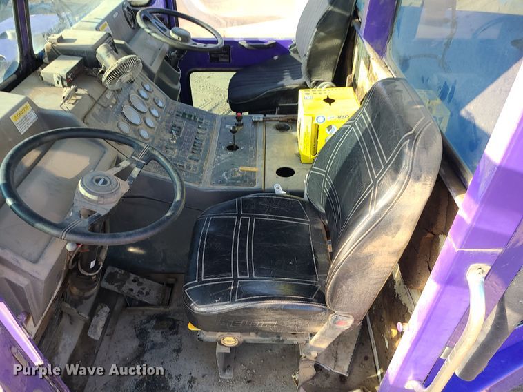 image for item LJ9392 2003 Elgin Series P  street sweeper