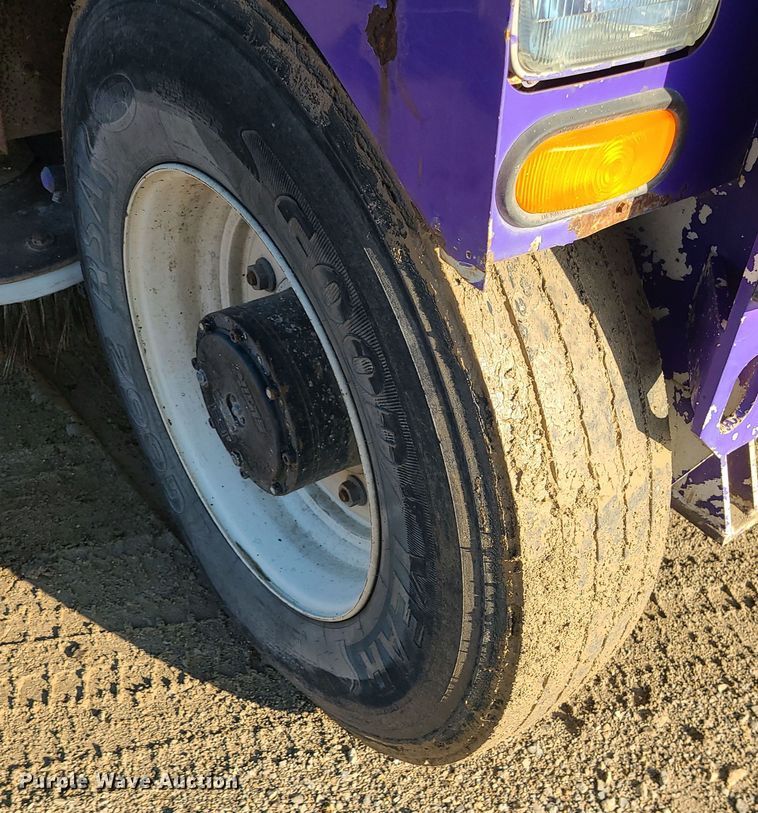 image for item LJ9392 2003 Elgin Series P  street sweeper