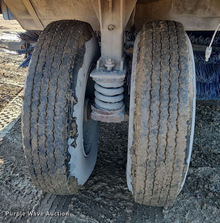 image for item LJ9392 2003 Elgin Series P  street sweeper