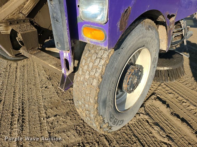 image for item LJ9392 2003 Elgin Series P  street sweeper