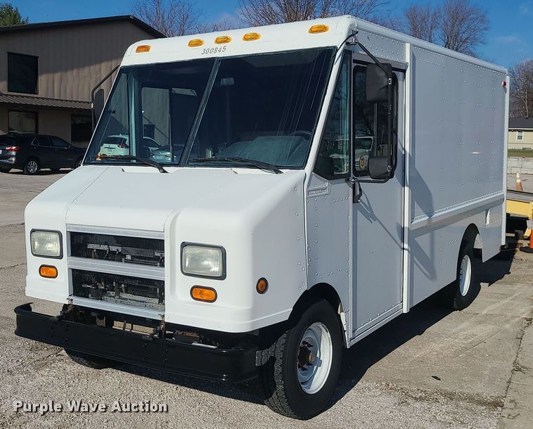 image for item LJ9398 2002 Ford E350  delivery truck