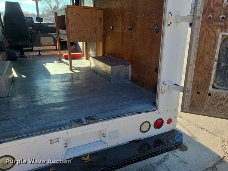 image for item LJ9398 2002 Ford E350  delivery truck