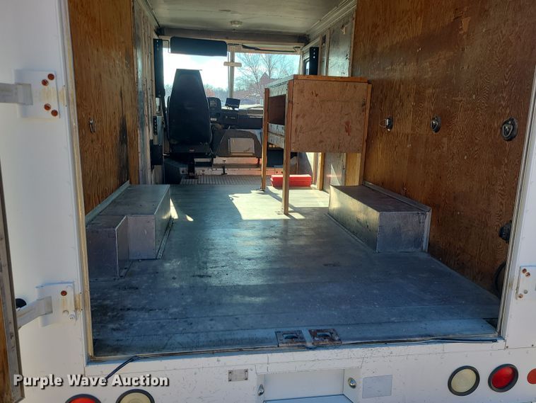 image for item LJ9398 2002 Ford E350  delivery truck