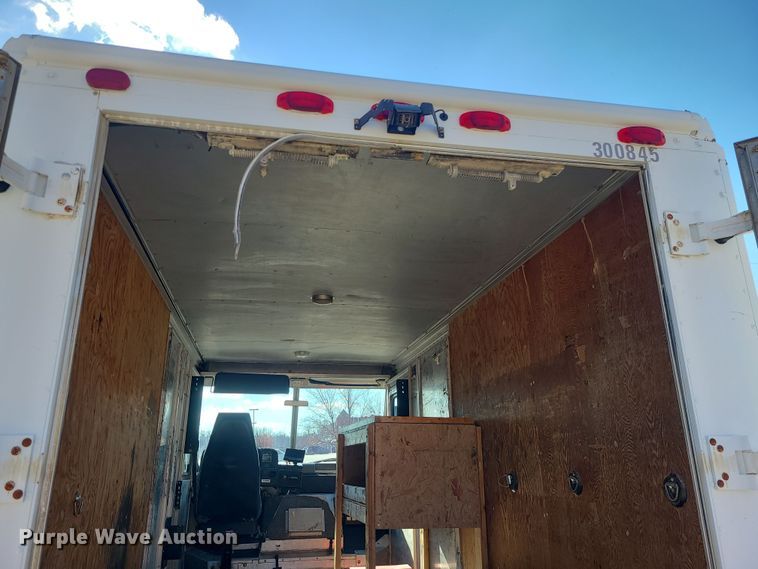 image for item LJ9398 2002 Ford E350  delivery truck