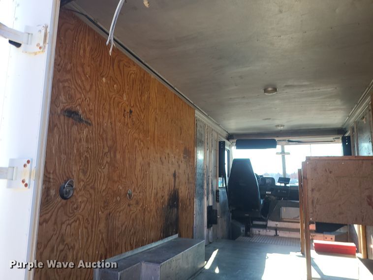 image for item LJ9398 2002 Ford E350  delivery truck