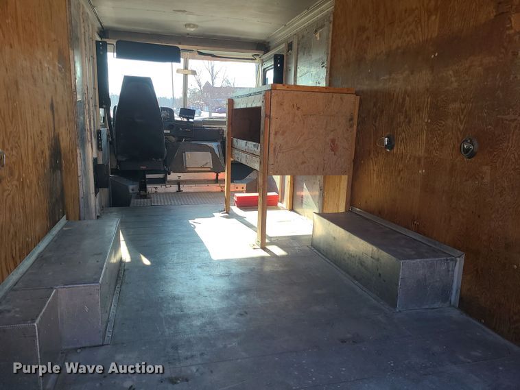 image for item LJ9398 2002 Ford E350  delivery truck