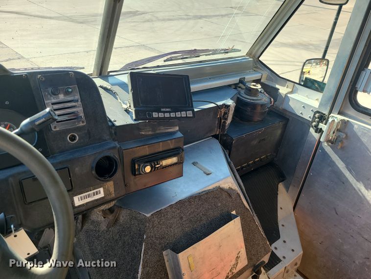 image for item LJ9398 2002 Ford E350  delivery truck