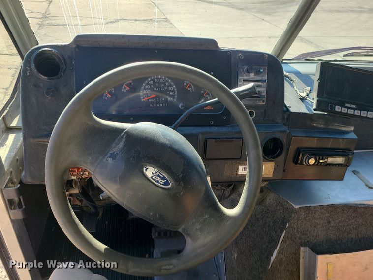 image for item LJ9398 2002 Ford E350  delivery truck