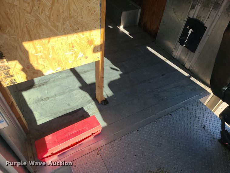 image for item LJ9398 2002 Ford E350  delivery truck