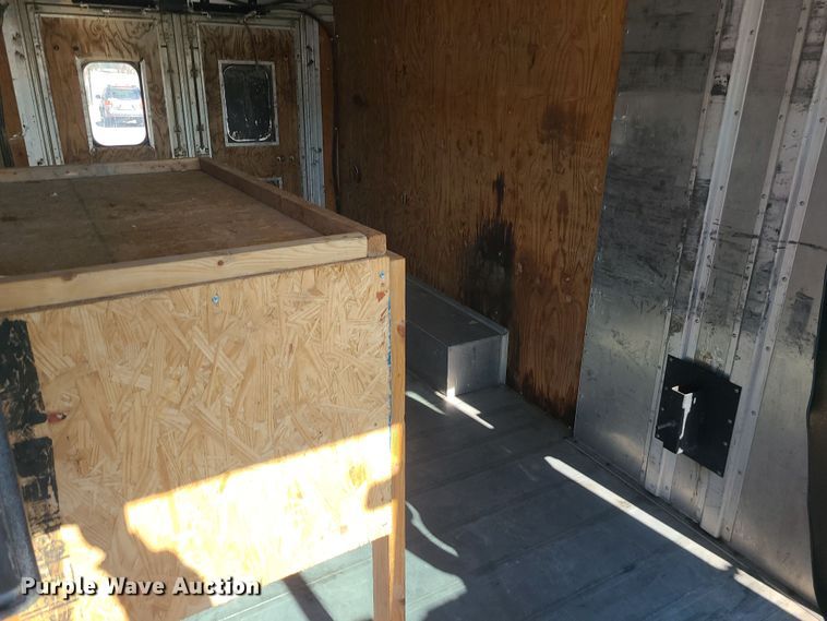 image for item LJ9398 2002 Ford E350  delivery truck