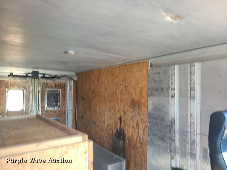 image for item LJ9398 2002 Ford E350  delivery truck