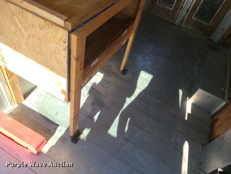 image for item LJ9398 2002 Ford E350  delivery truck