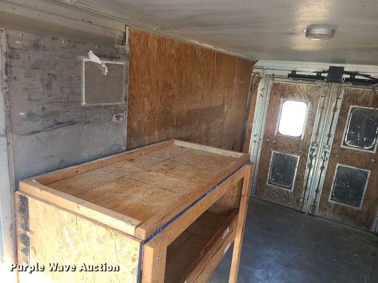 image for item LJ9398 2002 Ford E350  delivery truck