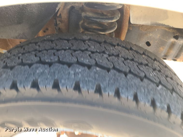 image for item LJ9398 2002 Ford E350  delivery truck