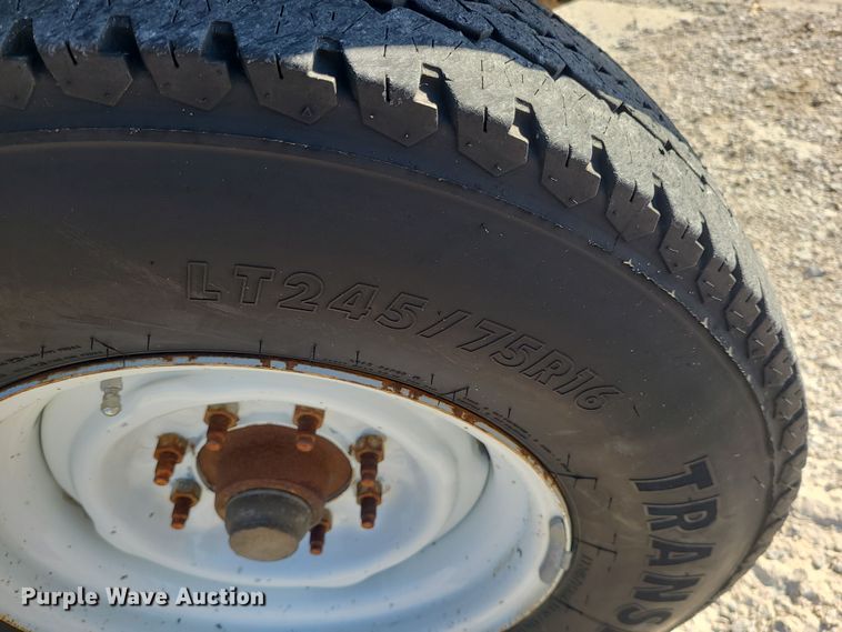 image for item LJ9398 2002 Ford E350  delivery truck